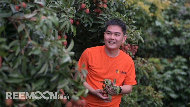 1655972373502599.png 黃其超在荔枝農(nóng)場.png